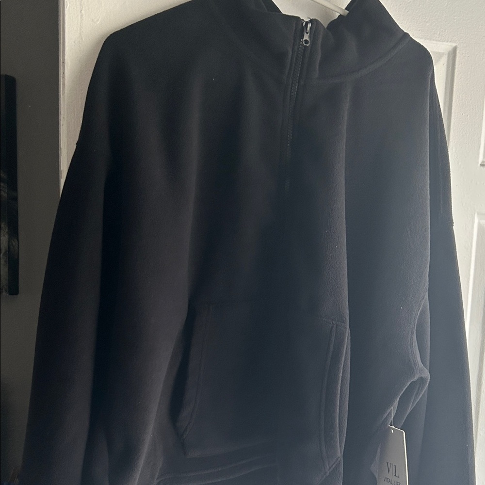 ♥️ Women’s Black V|L Zip-up Sweater NWT